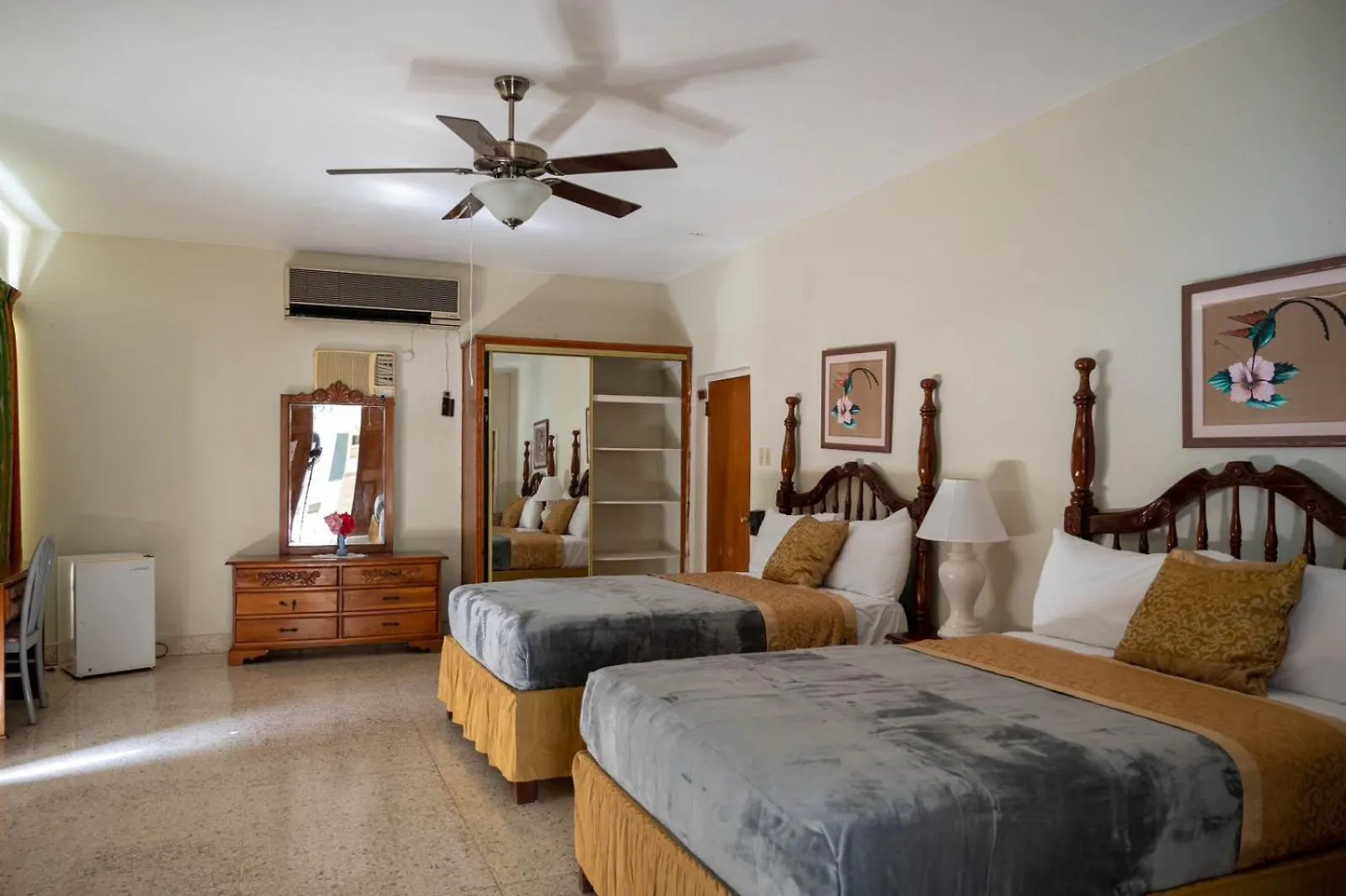 Vendégház Ocean Front Triple Room At Sahara Hotel Montego Bay