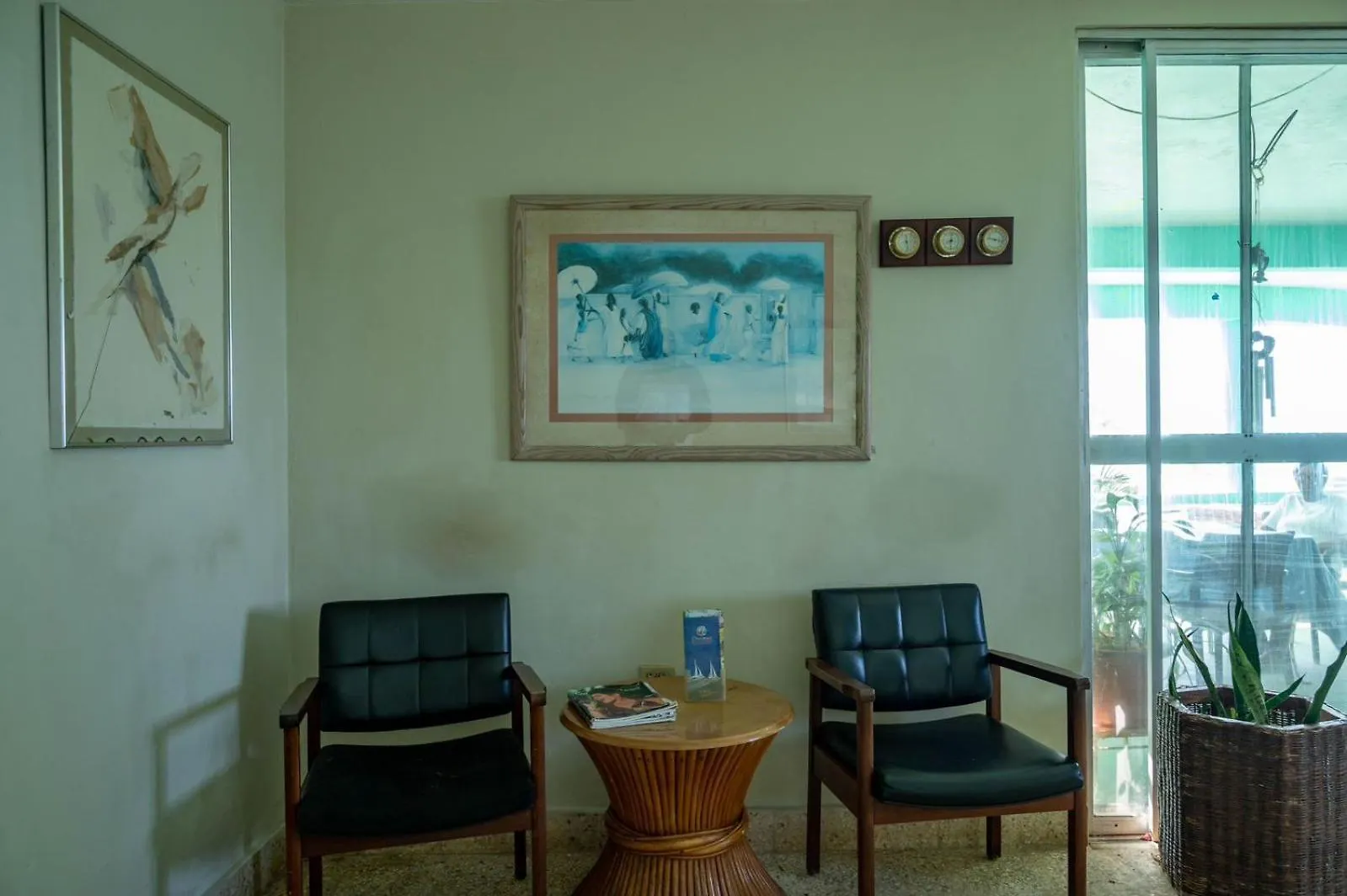 Ocean Front Triple Room At Sahara Hotel Μοντέγκο Μπέυ Πανσιόν