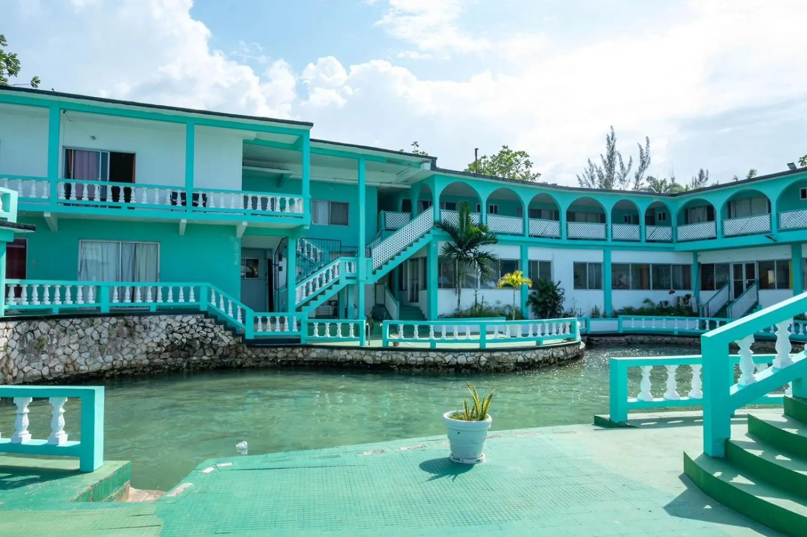 Ocean Front Triple Room At Sahara Hotel Montego Bay Guest house